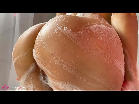 ❤️ Brunette dushda kuchli orgazm uchun vibrator bilan mushukni onanizm qiladi ❤❌ Anal pornoda bizda ❌